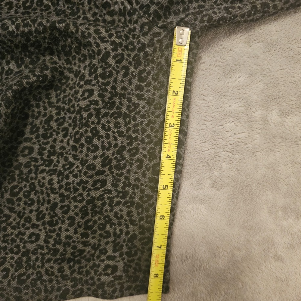 LOFT sculpt bike shorts gray and black subtle leopard print M - Picture 6 of 8
